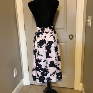 Pleated skirt size 4